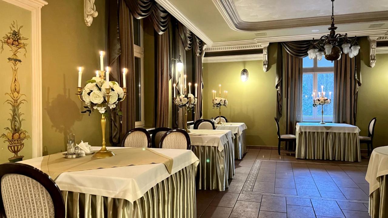 Hotel "Dworek Lesniczowka" Wodzisław Śląski Exterior foto