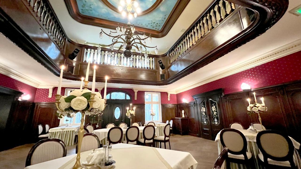 Hotel "Dworek Lesniczowka" Wodzisław Śląski Exterior foto