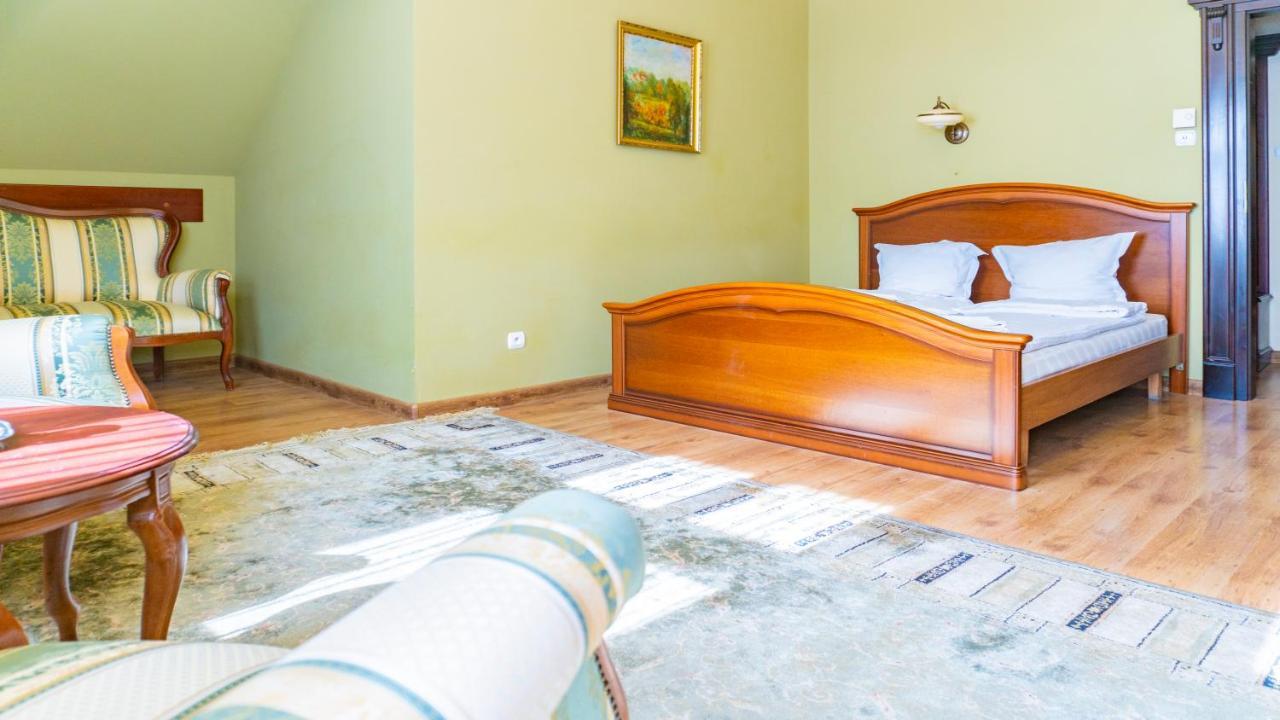 Hotel "Dworek Lesniczowka" Wodzisław Śląski Exterior foto