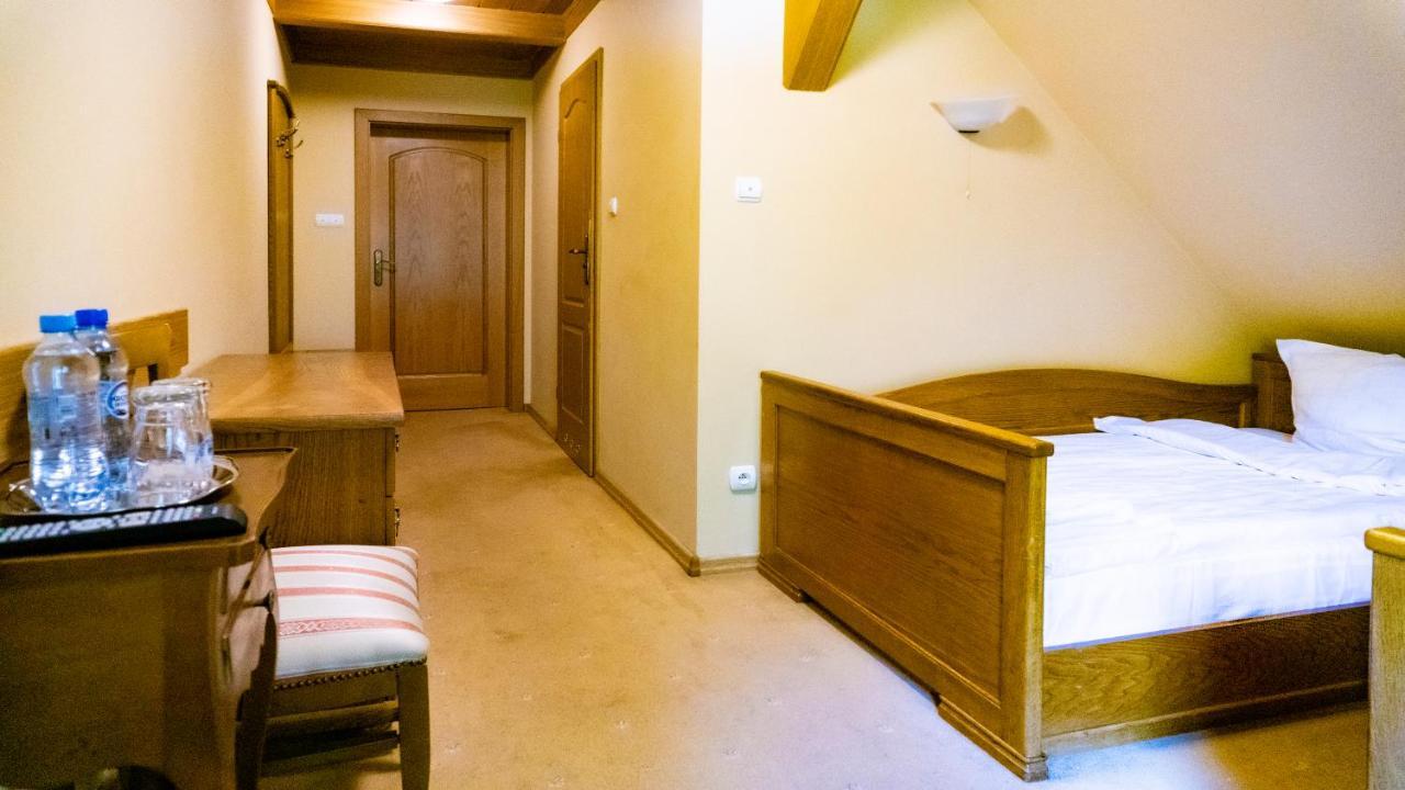 Hotel "Dworek Lesniczowka" Wodzisław Śląski Exterior foto
